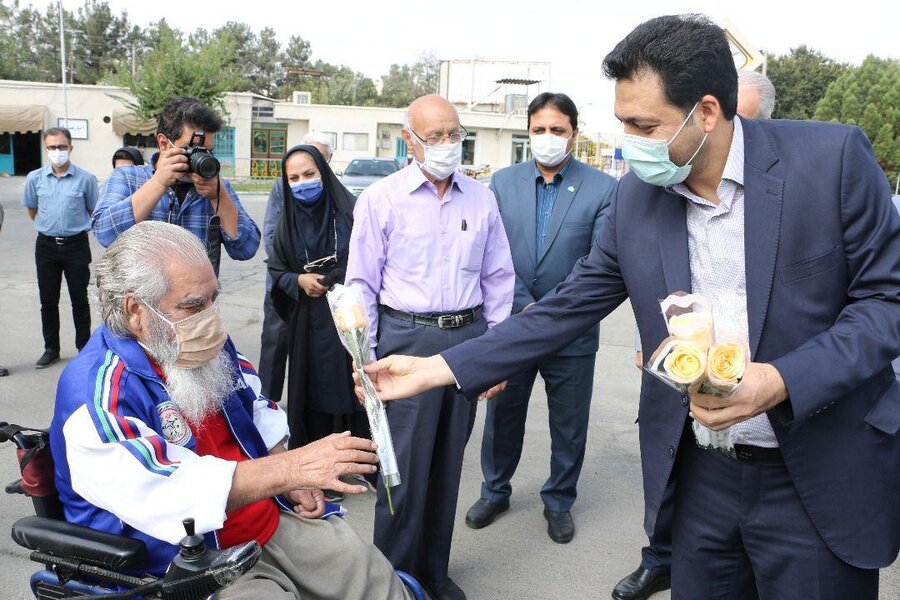 فرماندار ری با سالمندان کهریزک دیدار کرد